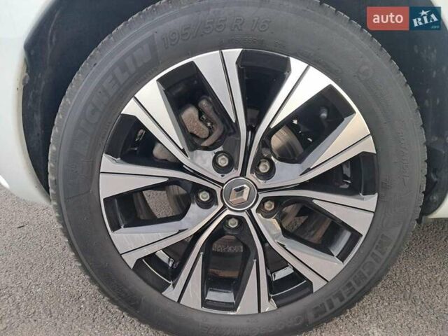 Білий Рено Зое, об'ємом двигуна 0 л та пробігом 12 тис. км за 14800 $, фото 17 на Automoto.ua