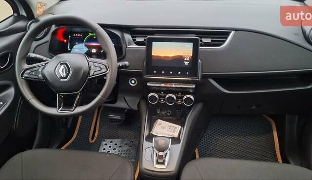 Белый Рено Зое, объемом двигателя 0 л и пробегом 54 тыс. км за 13900 $, фото 81 на Automoto.ua