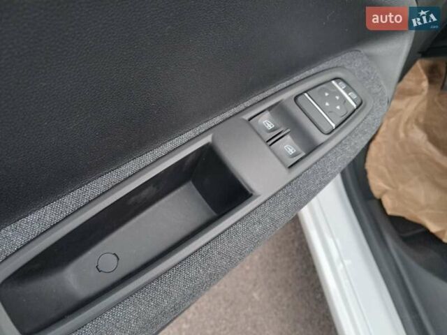 Білий Рено Зое, об'ємом двигуна 0 л та пробігом 12 тис. км за 14800 $, фото 82 на Automoto.ua