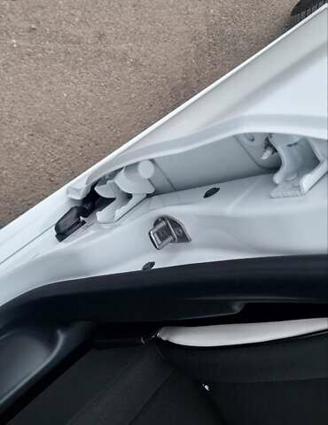 Белый Рено Зое, объемом двигателя 0 л и пробегом 54 тыс. км за 13900 $, фото 83 на Automoto.ua