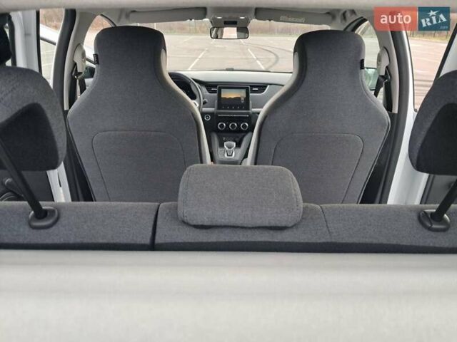 Білий Рено Зое, об'ємом двигуна 0 л та пробігом 12 тис. км за 14800 $, фото 46 на Automoto.ua