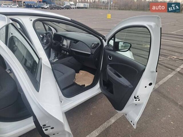 Білий Рено Зое, об'ємом двигуна 0 л та пробігом 12 тис. км за 14800 $, фото 110 на Automoto.ua