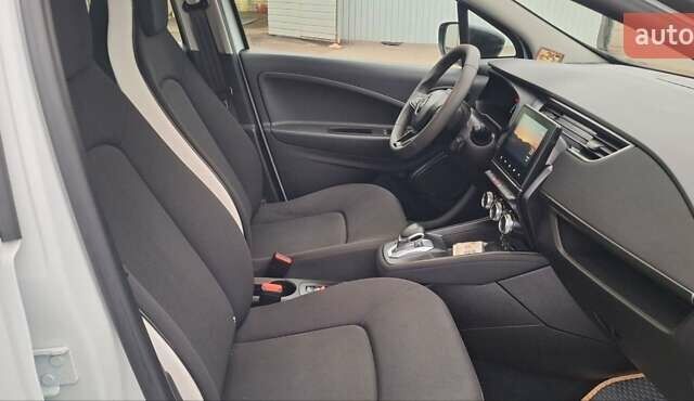 Белый Рено Зое, объемом двигателя 0 л и пробегом 54 тыс. км за 13900 $, фото 80 на Automoto.ua