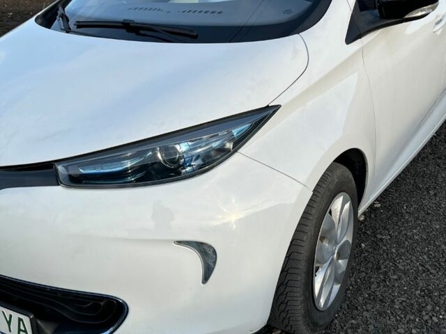 Белый Рено Зое, объемом двигателя 0 л и пробегом 82 тыс. км за 6200 $, фото 1 на Automoto.ua