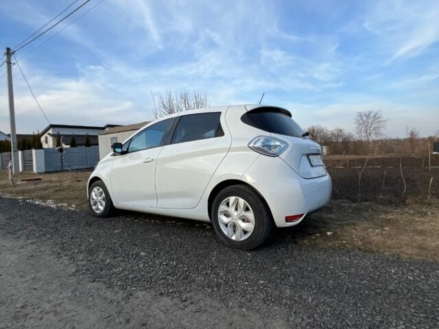 Белый Рено Зое, объемом двигателя 0 л и пробегом 82 тыс. км за 6200 $, фото 2 на Automoto.ua