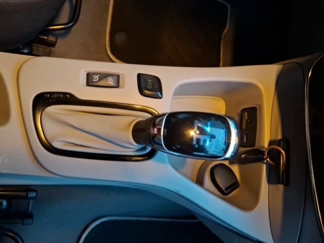 Білий Рено Зое, об'ємом двигуна 1 л та пробігом 61 тис. км за 6600 $, фото 16 на Automoto.ua