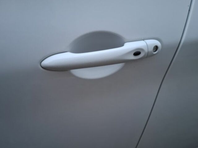 Білий Рено Зое, об'ємом двигуна 1 л та пробігом 61 тис. км за 6600 $, фото 13 на Automoto.ua