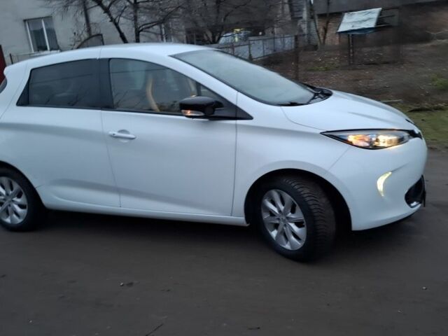Білий Рено Зое, об'ємом двигуна 1 л та пробігом 61 тис. км за 6600 $, фото 3 на Automoto.ua