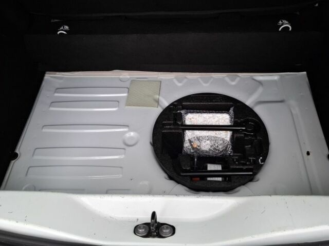 Білий Рено Зое, об'ємом двигуна 1 л та пробігом 61 тис. км за 6600 $, фото 22 на Automoto.ua