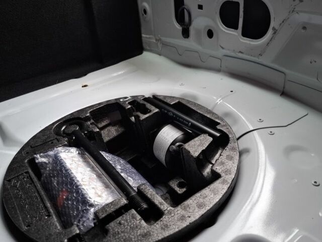 Білий Рено Зое, об'ємом двигуна 1 л та пробігом 61 тис. км за 6600 $, фото 21 на Automoto.ua