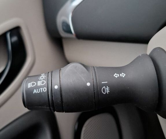 Білий Рено Зое, об'ємом двигуна 1 л та пробігом 61 тис. км за 6600 $, фото 12 на Automoto.ua