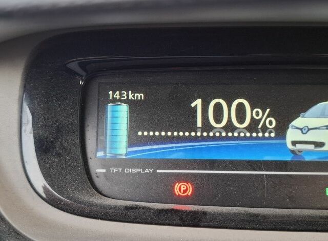 Білий Рено Зое, об'ємом двигуна 1 л та пробігом 61 тис. км за 6600 $, фото 23 на Automoto.ua