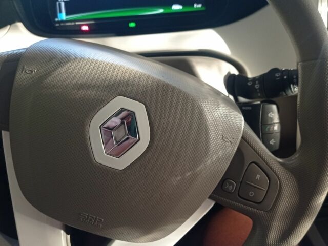 Белый Рено Зое, объемом двигателя 0 л и пробегом 76 тыс. км за 8300 $, фото 6 на Automoto.ua