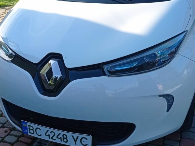 Белый Рено Зое, объемом двигателя 0 л и пробегом 76 тыс. км за 8300 $, фото 11 на Automoto.ua