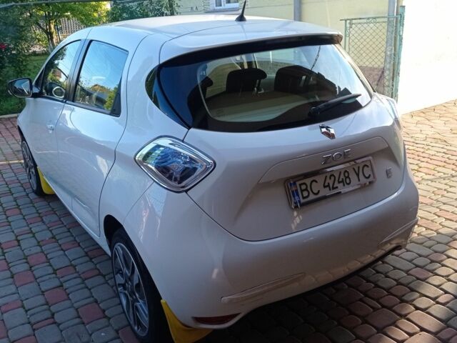 Белый Рено Зое, объемом двигателя 0 л и пробегом 76 тыс. км за 8300 $, фото 1 на Automoto.ua