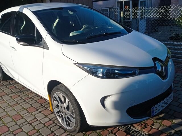 Белый Рено Зое, объемом двигателя 0 л и пробегом 76 тыс. км за 8300 $, фото 3 на Automoto.ua