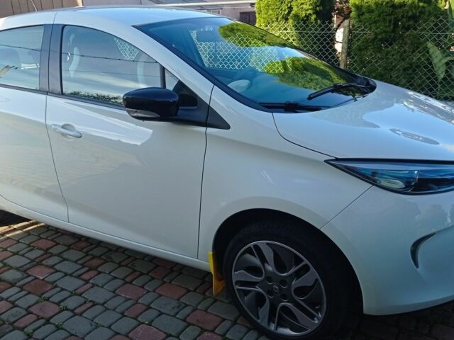 Белый Рено Зое, объемом двигателя 0 л и пробегом 76 тыс. км за 8300 $, фото 13 на Automoto.ua