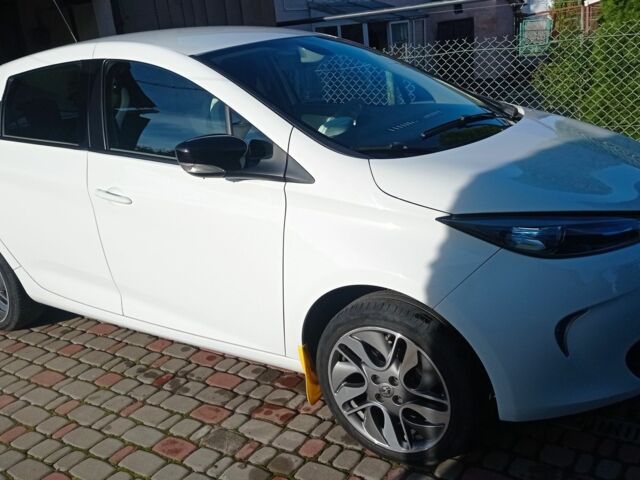 Белый Рено Зое, объемом двигателя 0 л и пробегом 76 тыс. км за 8300 $, фото 9 на Automoto.ua