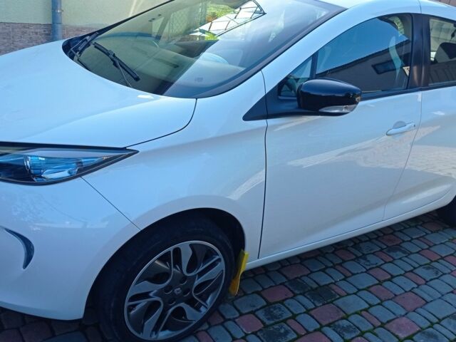 Белый Рено Зое, объемом двигателя 0 л и пробегом 76 тыс. км за 8300 $, фото 14 на Automoto.ua