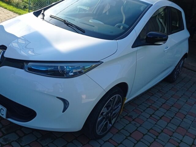 Белый Рено Зое, объемом двигателя 0 л и пробегом 76 тыс. км за 8300 $, фото 10 на Automoto.ua