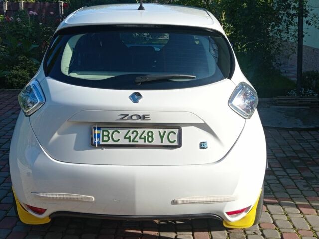 Белый Рено Зое, объемом двигателя 0 л и пробегом 76 тыс. км за 8300 $, фото 12 на Automoto.ua