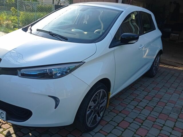 Белый Рено Зое, объемом двигателя 0 л и пробегом 76 тыс. км за 8300 $, фото 2 на Automoto.ua