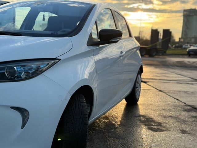 Белый Рено Зое, объемом двигателя 0 л и пробегом 80 тыс. км за 5543 $, фото 7 на Automoto.ua