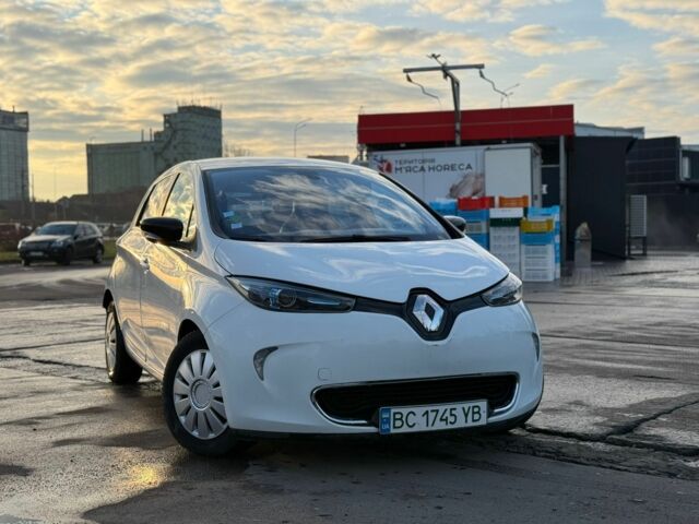 Белый Рено Зое, объемом двигателя 0 л и пробегом 80 тыс. км за 5543 $, фото 2 на Automoto.ua