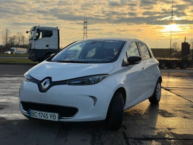 Белый Рено Зое, объемом двигателя 0 л и пробегом 80 тыс. км за 5543 $, фото 4 на Automoto.ua