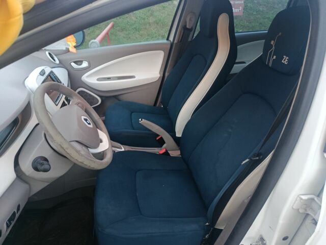 Білий Рено Зое, об'ємом двигуна 0 л та пробігом 80 тис. км за 7439 $, фото 10 на Automoto.ua