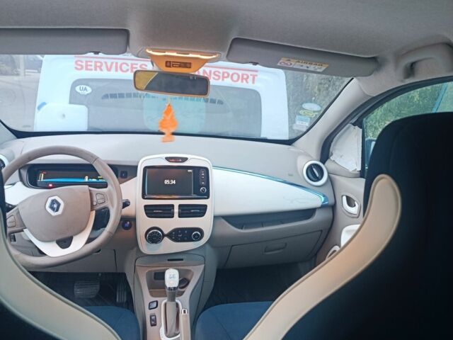 Белый Рено Зое, объемом двигателя 0 л и пробегом 80 тыс. км за 7979 $, фото 4 на Automoto.ua