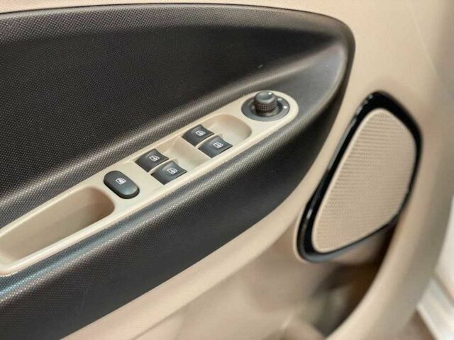 Рено Зое 2015 в Хмельницком на Automoto.ua Белый Рено Зое, объемом двигателя 0 л и пробегом 98 тыс. км за 8500 $, фото 14 на Automoto.ua