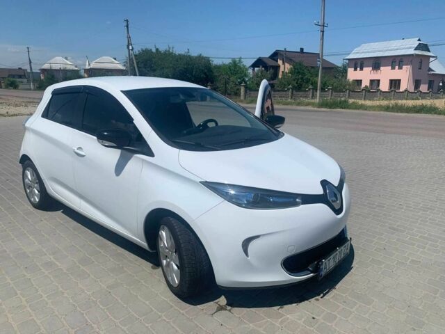 Белый Рено Зое, объемом двигателя 0 л и пробегом 155 тыс. км за 6800 $, фото 1 на Automoto.ua