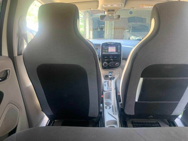 Белый Рено Зое, объемом двигателя 0 л и пробегом 155 тыс. км за 6800 $, фото 13 на Automoto.ua