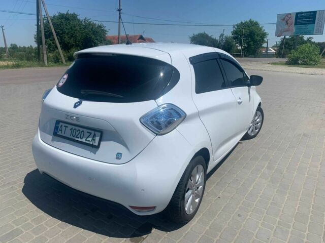 Белый Рено Зое, объемом двигателя 0 л и пробегом 155 тыс. км за 6800 $, фото 2 на Automoto.ua