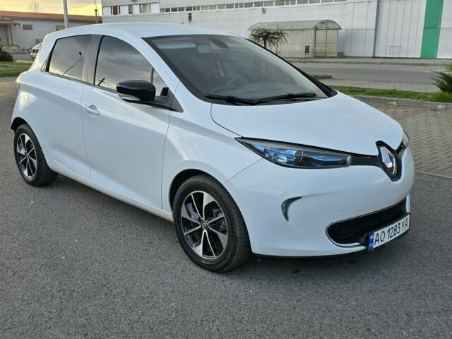 Белый Рено Зое, объемом двигателя 0 л и пробегом 92 тыс. км за 9200 $, фото 2 на Automoto.ua