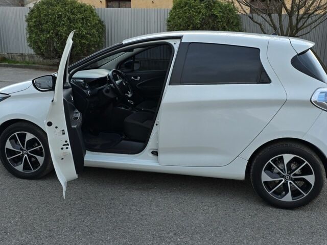 Белый Рено Зое, объемом двигателя 0 л и пробегом 92 тыс. км за 9200 $, фото 6 на Automoto.ua