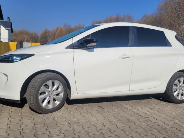 Белый Рено Зое, объемом двигателя 0 л и пробегом 108 тыс. км за 6500 $, фото 1 на Automoto.ua