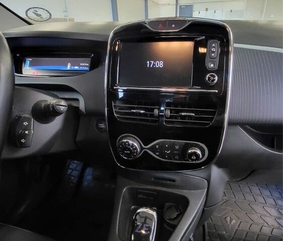 Белый Рено Зое, объемом двигателя 1 л и пробегом 110 тыс. км за 9500 $, фото 6 на Automoto.ua