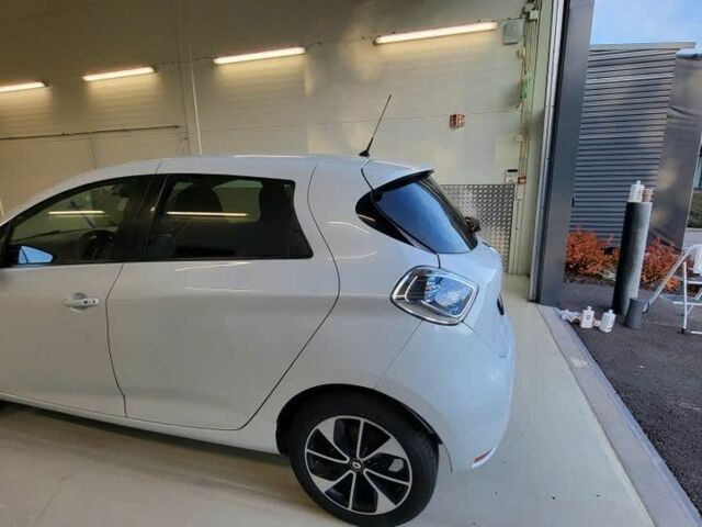 Белый Рено Зое, объемом двигателя 1 л и пробегом 110 тыс. км за 9500 $, фото 3 на Automoto.ua