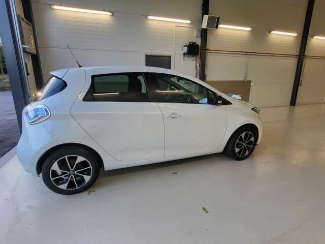 Белый Рено Зое, объемом двигателя 1 л и пробегом 110 тыс. км за 9500 $, фото 2 на Automoto.ua