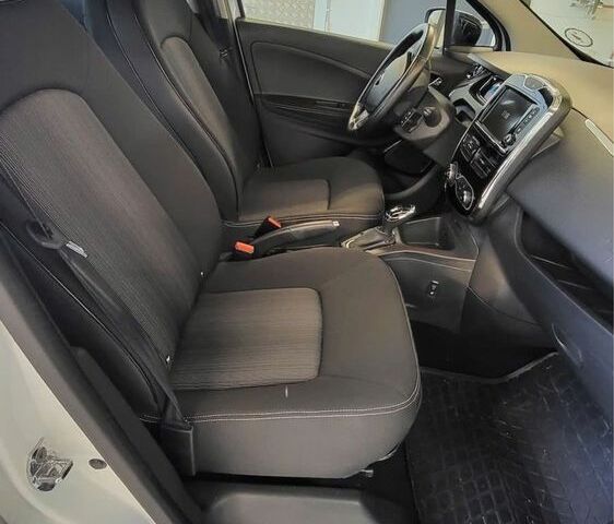 Белый Рено Зое, объемом двигателя 1 л и пробегом 110 тыс. км за 9500 $, фото 5 на Automoto.ua