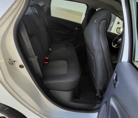 Белый Рено Зое, объемом двигателя 1 л и пробегом 110 тыс. км за 9500 $, фото 7 на Automoto.ua