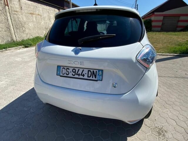 Белый Рено Зое, объемом двигателя 0 л и пробегом 119 тыс. км за 6700 $, фото 19 на Automoto.ua
