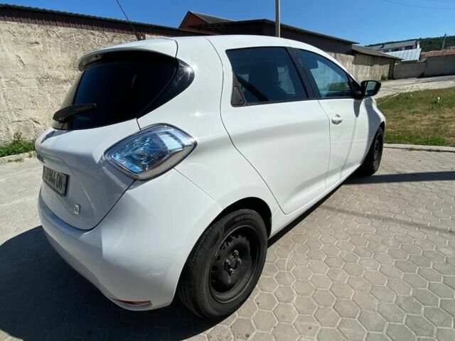 Белый Рено Зое, объемом двигателя 0 л и пробегом 119 тыс. км за 6700 $, фото 13 на Automoto.ua