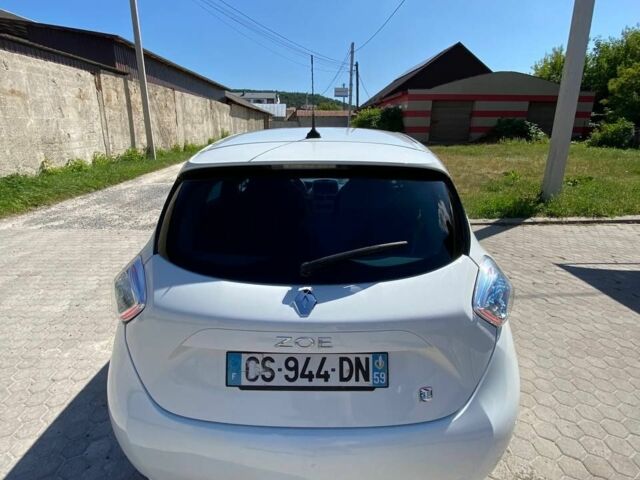 Белый Рено Зое, объемом двигателя 0 л и пробегом 119 тыс. км за 6700 $, фото 15 на Automoto.ua