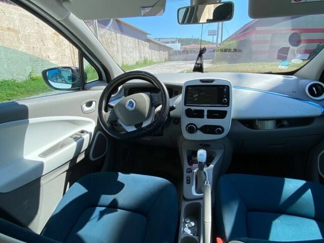 Белый Рено Зое, объемом двигателя 0 л и пробегом 119 тыс. км за 6700 $, фото 21 на Automoto.ua