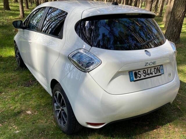 Белый Рено Зое, объемом двигателя 0 л и пробегом 119 тыс. км за 6700 $, фото 7 на Automoto.ua