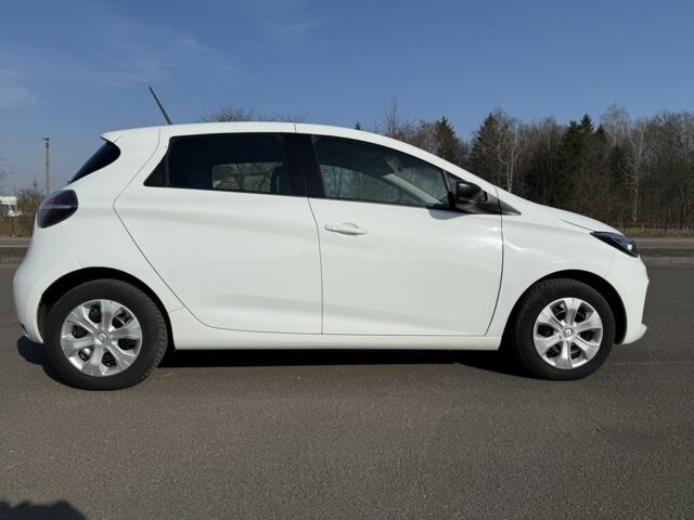 Белый Рено Зое, объемом двигателя 0 л и пробегом 96 тыс. км за 10400 $, фото 5 на Automoto.ua