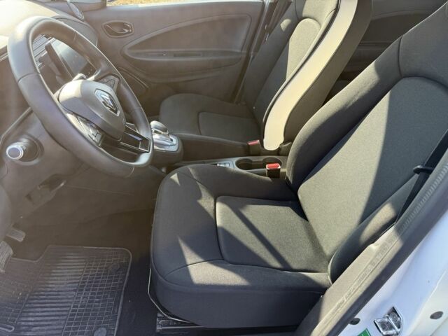 Белый Рено Зое, объемом двигателя 0 л и пробегом 96 тыс. км за 10400 $, фото 8 на Automoto.ua